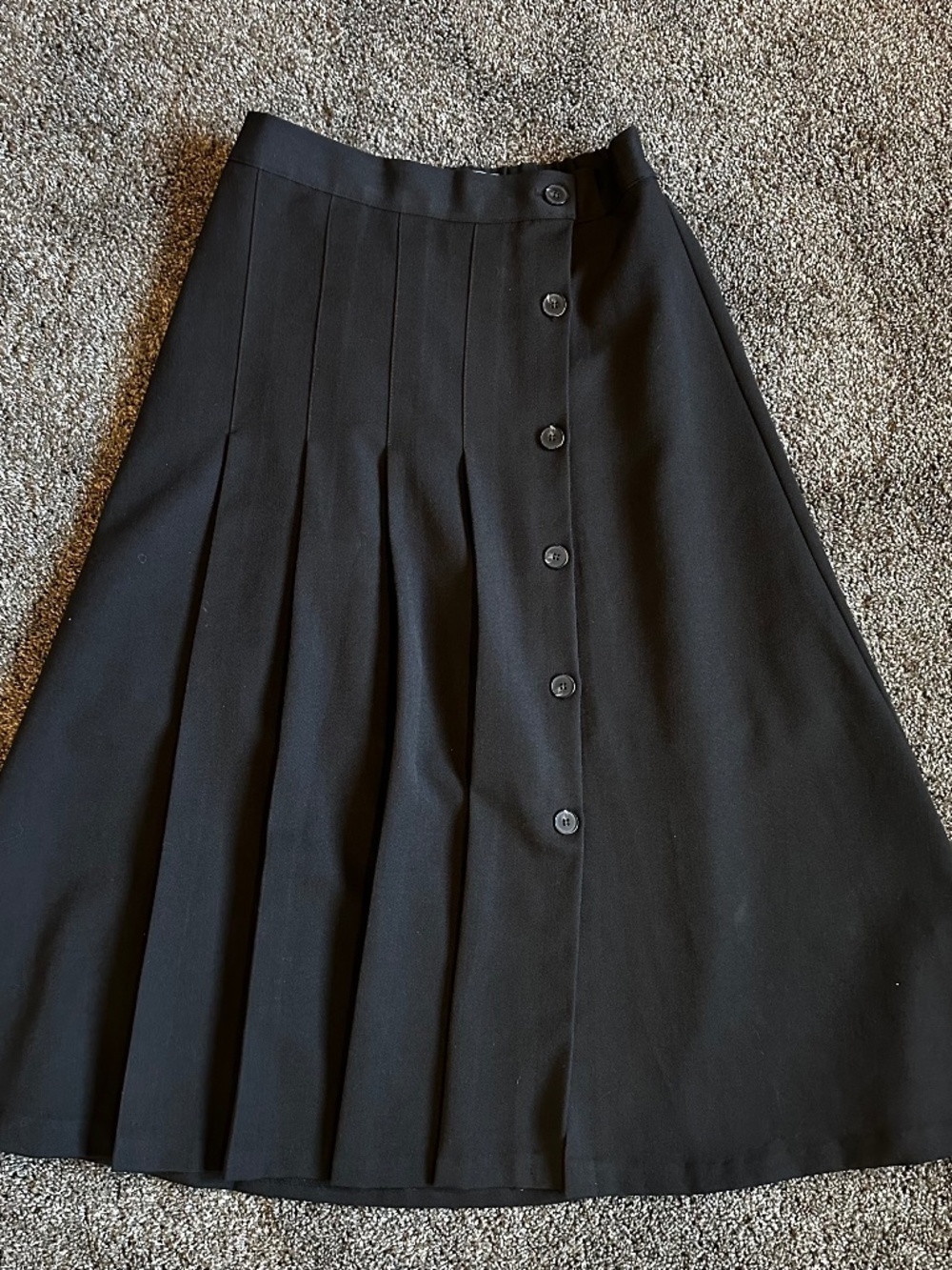 Oak + Fort pleated, button detail midi skirt